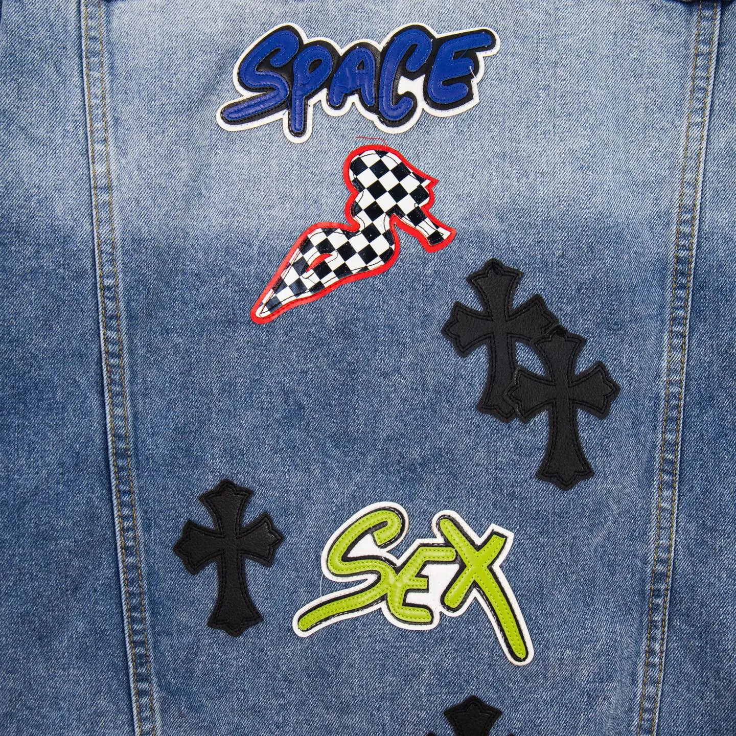 P320 ChromeHearts/Cro Hearts Cartoon Letter Chapter Cross Patchwork Leather Denim Jacket If you are obsessed with ChromeHearts, you can check it out. The same style for celebrities. Chrome Hearts is a very representative shirt jacket. The upper body of both men and women is really amazing, and it is the same style as Yu Shuxin and Angelababy! Recommended loose style for girls, super sweet! As soon as you go out, you will turn heads‼ ️This jacket really closes your eyes. Style number: 1857# (same style pants are available) Color: light blue Size: S M L XL